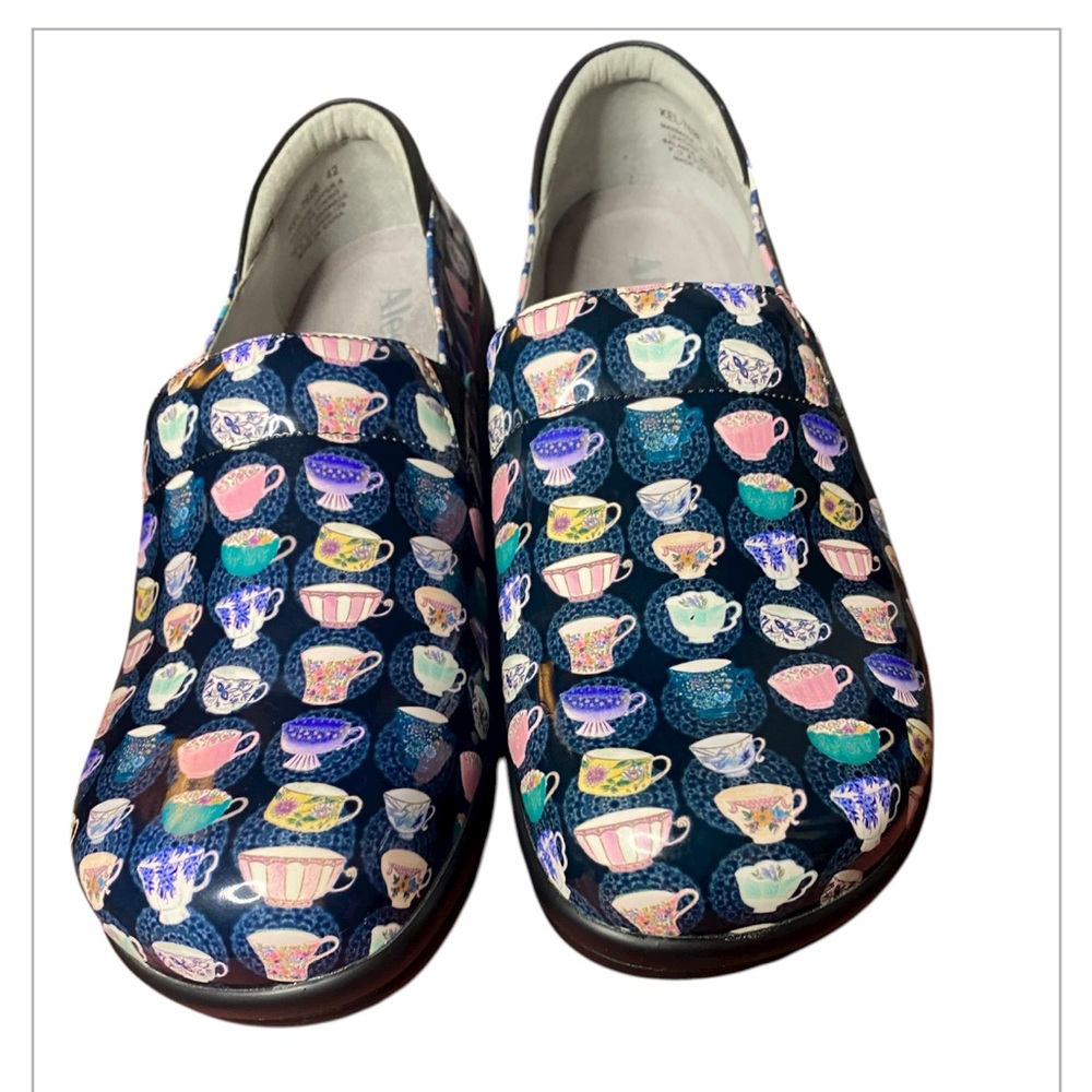 NWT Alegria Teacup Patent Slip-On
Nurse Clogs EU 42 / US 11.5
Whimsical Novelty